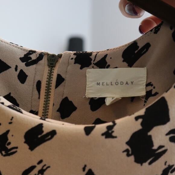 Melloday Womens Top Small Tan Black Abstract Pattern - Picture 4 of 4